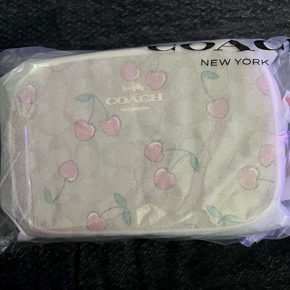 Coach Jamie camera bag signature canvas with cherry heart print - Picture 6 of 6